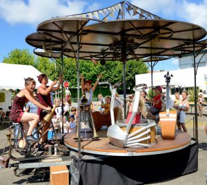 bastringue-cie-le-le-cacophonium-manege-theatre-a-pedales-large