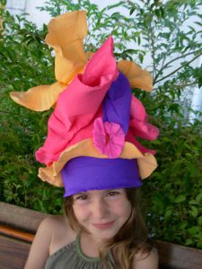 ouest-art-cies-la-malle-a-chapeaux3-carine-galesso-et-aude-reant-large